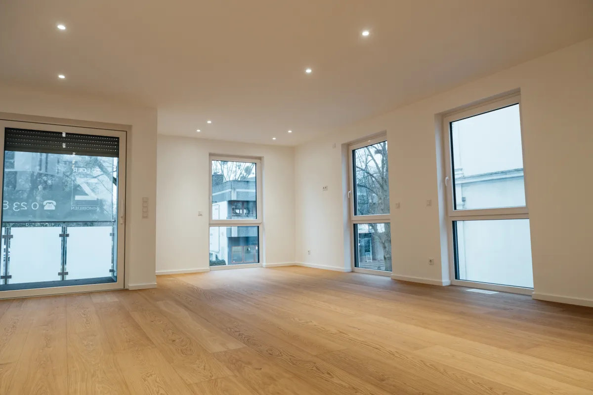 Wohnzimmer mit Balkon-Ausgang in Süd.45